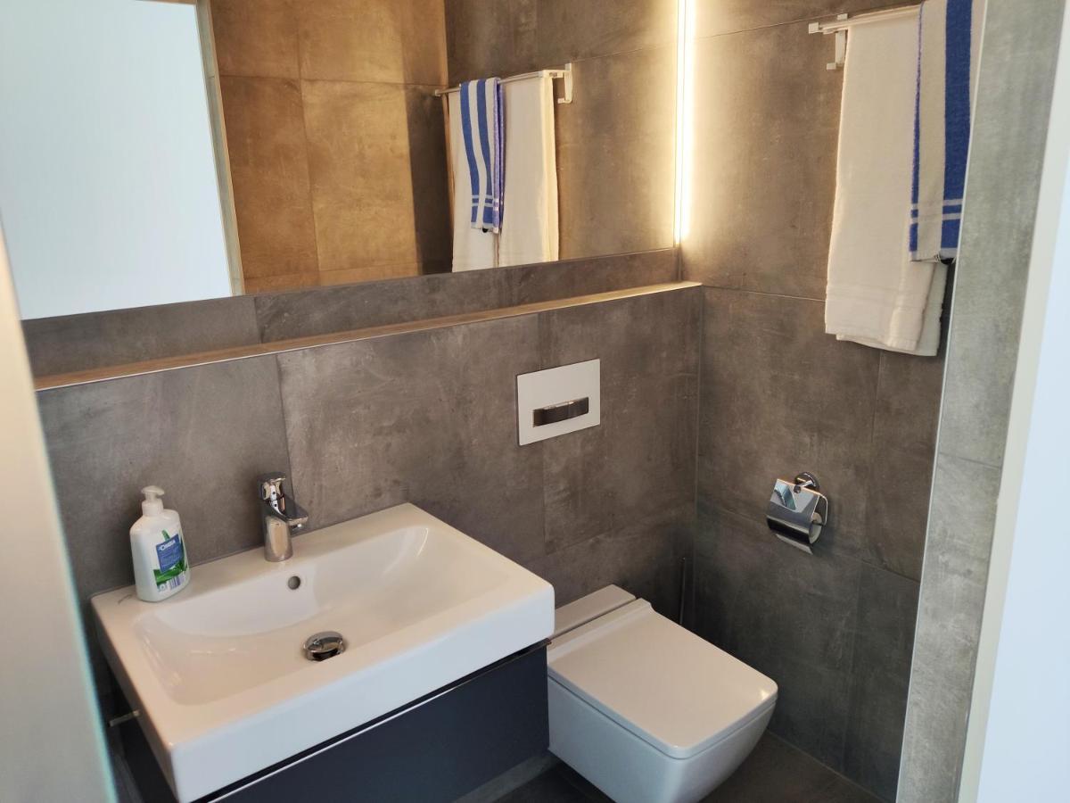 Modern Ausgebauter Ueberseecontainer Als Tiny House Wertheim Ngoại thất bức ảnh